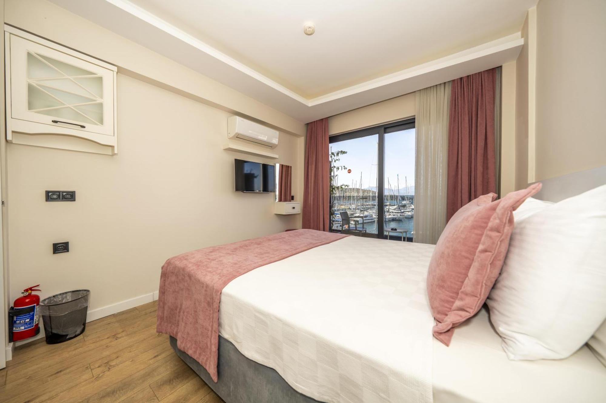 Ece Marina Suites Фетие Екстериор снимка